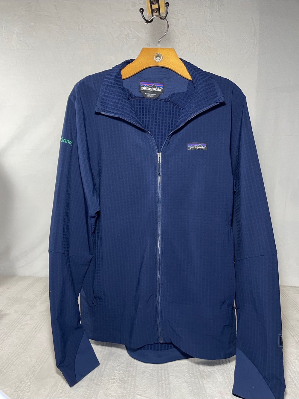 Patagonia R1 Air Jacket – Men’s M – Navy Blue – Excellent Condition